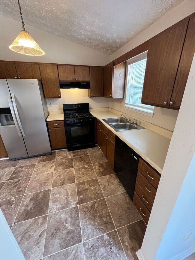 Building Photo - Hard to find and easy to love—this spacious Sugar Hill home won’t last long!