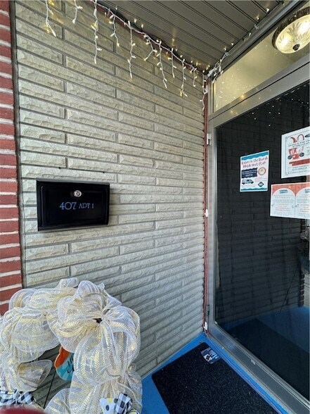 Building Photo - 407 Fallowfield Ave