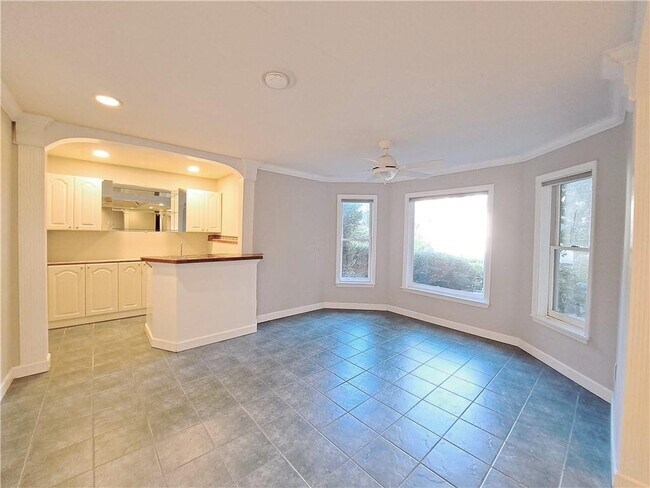 Building Photo - 2242 Lenox Walk NE