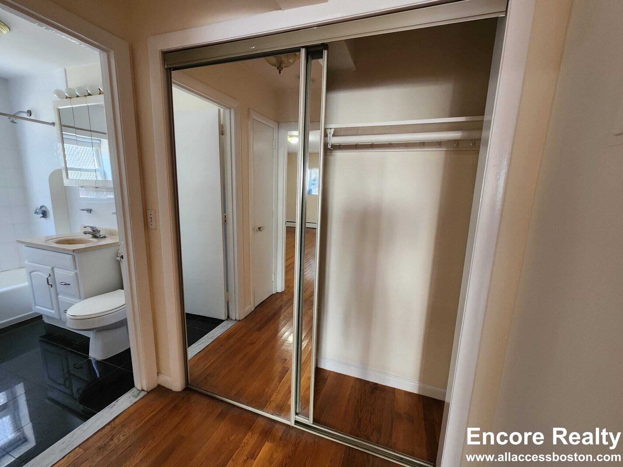 Building Photo - 34 Gardner St