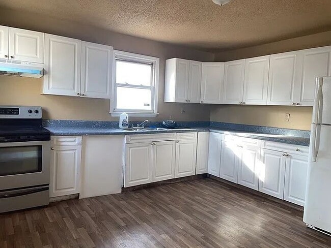 Building Photo - "Charming 2-Bedroom Retreat in Greenville - Perfect for Cozy Living!"