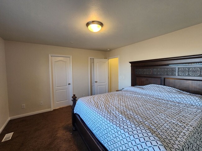 Building Photo - Great 5 Bed 2.5 Bath Home Newly Remodeled