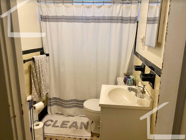Building Photo - Cozy unit in central Brighton available as early as July 1st