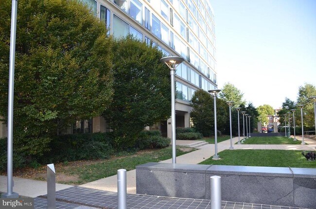 Building Photo - 1101 3rd St SW