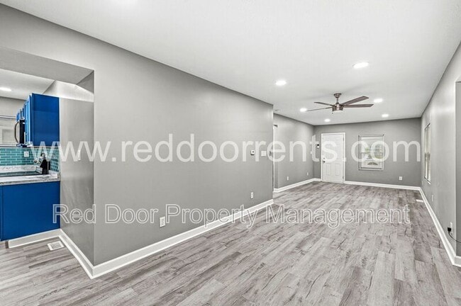 Building Photo - 3340 N Sherman Dr