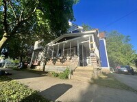 Building Photo - 839 Alpine Ave NW