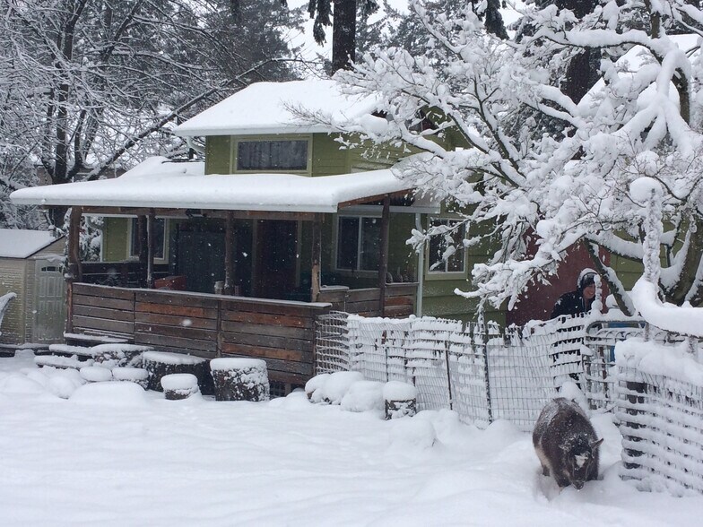 Building Photo - 5535 NE Prescott St