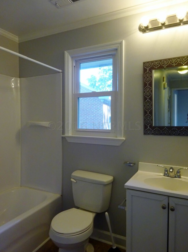 Building Photo - 602 Plaza Dr