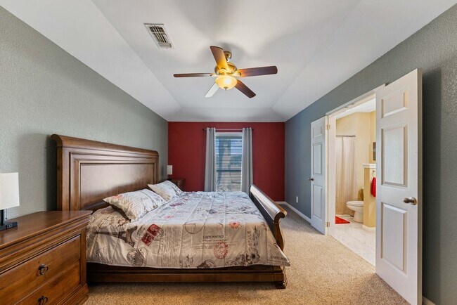Building Photo - Charming 3-Bed Home with Fireplace & Garage in New Braunfels – 1,505 Sq Ft of Comfort