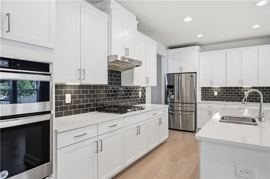 Building Photo - 781 Belerose Ln