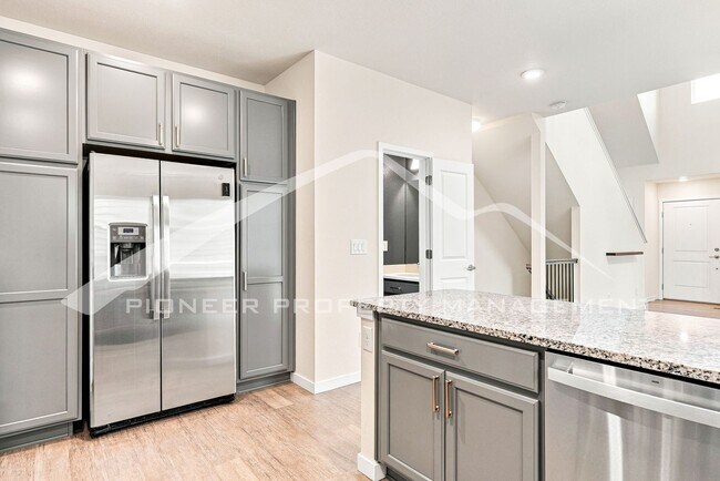 Building Photo - Charming Home with Central AC and Washer/Dryer