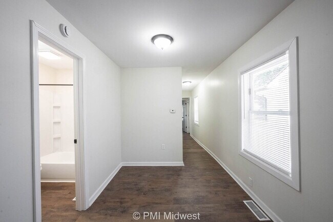 Building Photo - 514 N Chester Ave
