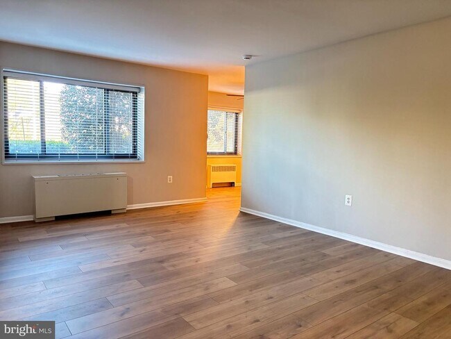 Building Photo - 1300 S Arlington Ridge Rd