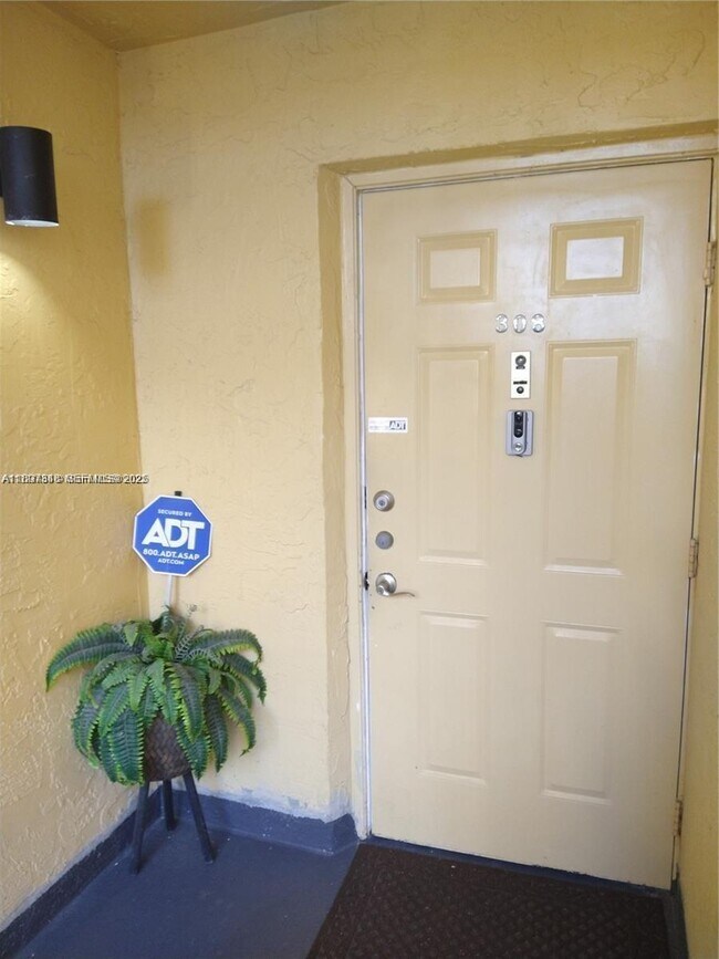 Building Photo - 6575 W Oakland Park Blvd