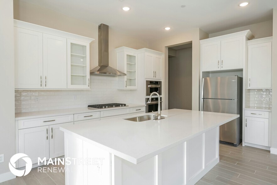 Building Photo - 14066 W Desert Flower Dr