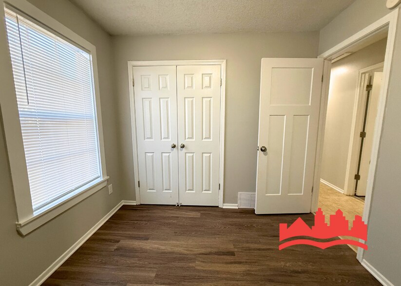 Building Photo - 3883 Drayon Cove