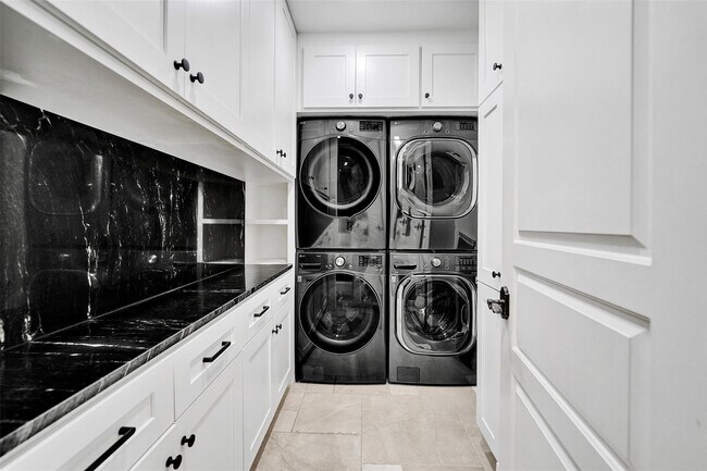 Building Photo - 1744 SE 9th St