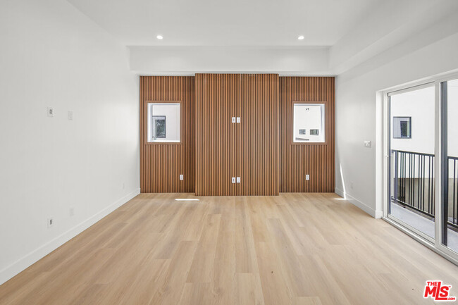 Building Photo - 11010 Hortense St