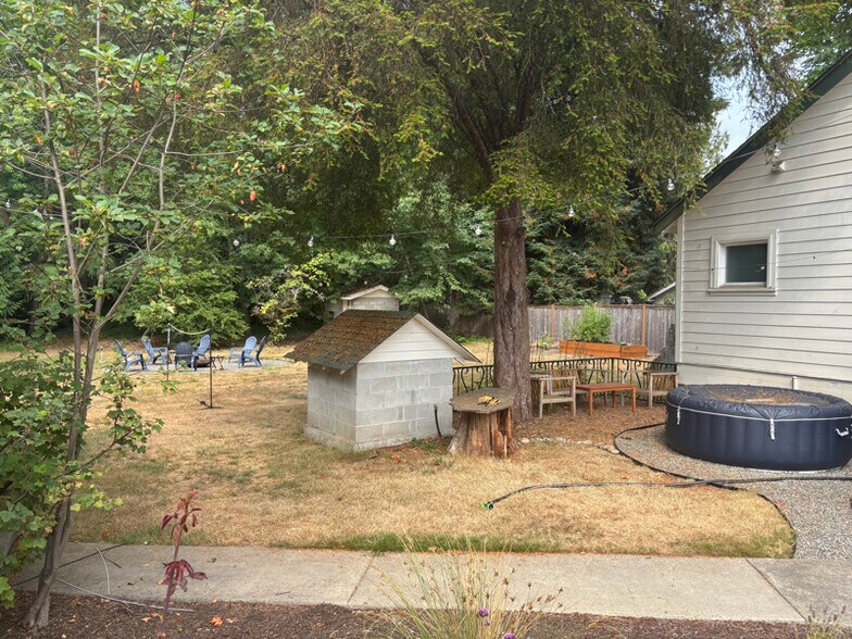 Building Photo - 1109 Shorewood Dr