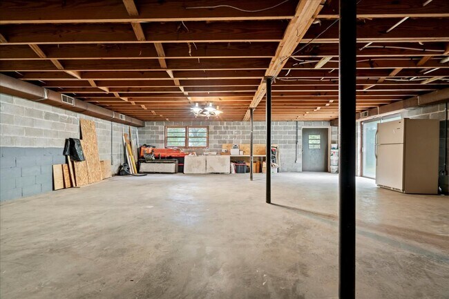 Building Photo - 511 Arbor Dr