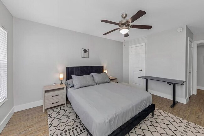 Building Photo - 4401 W Kennedy Blvd