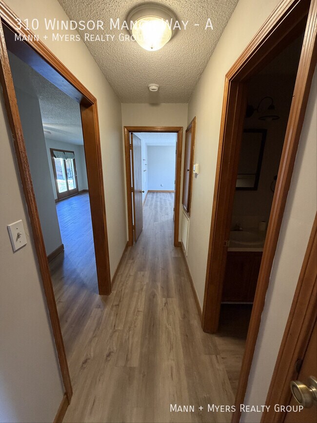 Building Photo - 310 Windsor Manor Way