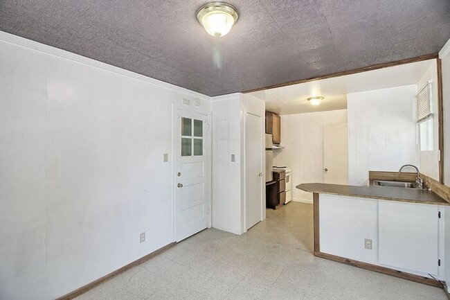 Building Photo - Great 1 Bedroom Apartment in Palisade!