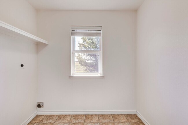 Building Photo - 6302 Castle Gap Dr