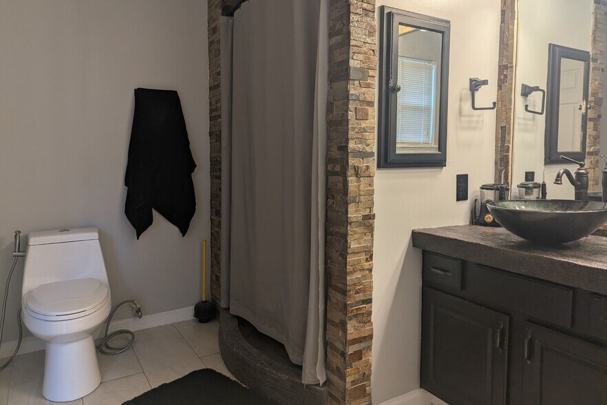 Building Photo - 107 Trotters Creek Ln