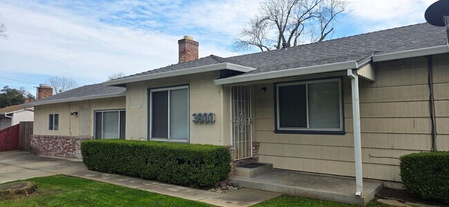 Building Photo - 3701 Laguna Way