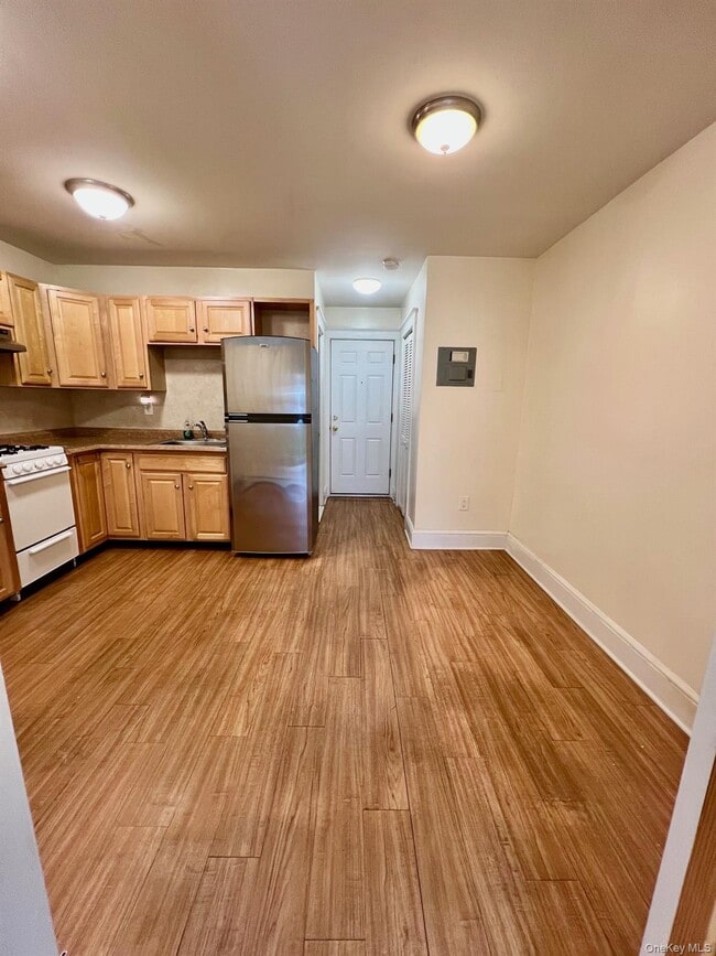 Building Photo - 185 E Lake Blvd