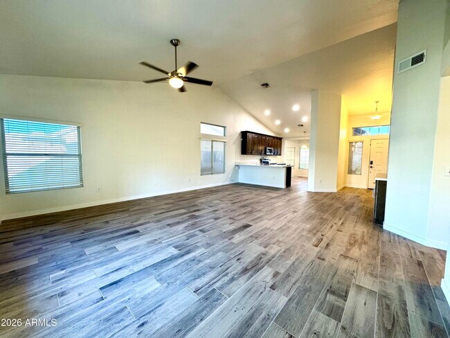 Building Photo - 830 N Granada Dr