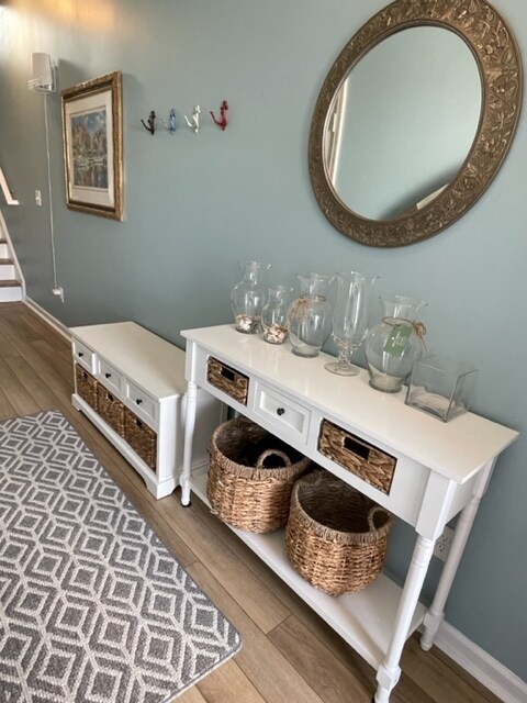 Entry way / foyer - 709 Elton Ave