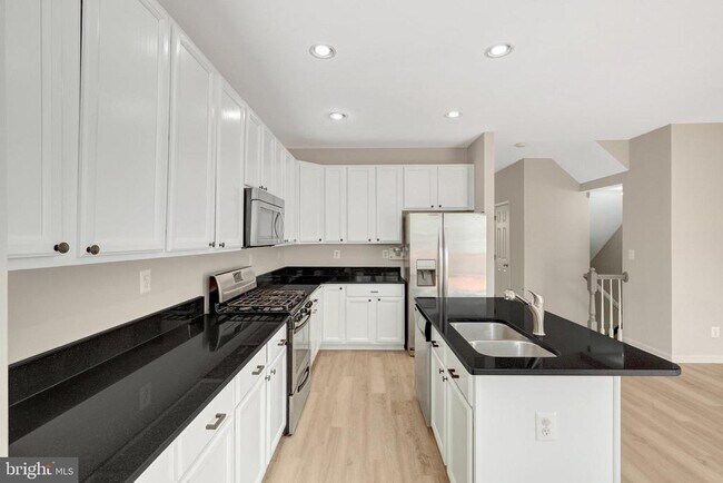 Building Photo - 2505 James Madison Cir