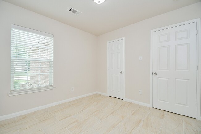 Building Photo - 17119 Hawks Landing Dr