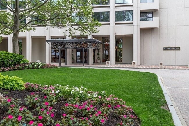 Building Photo - 65 E India Row