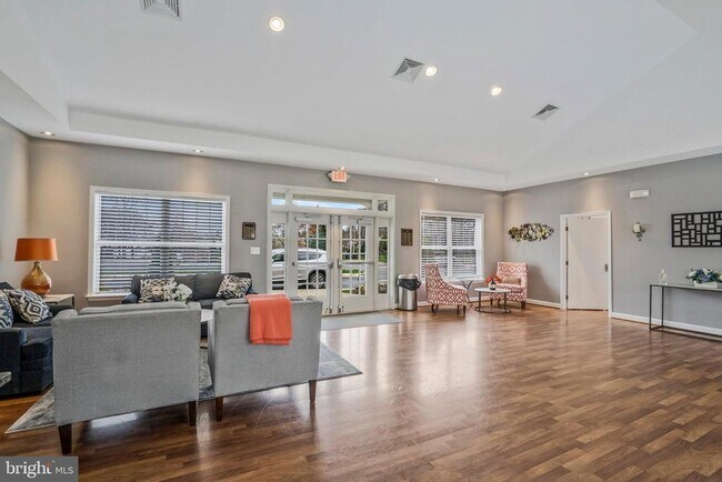 Building Photo - 6340 Walking Ln