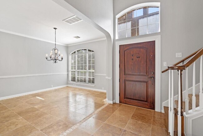 Building Photo - 10724 Thoroughbred Dr