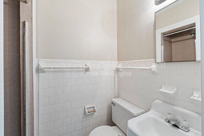 Building Photo - 2334 Redwood Dr