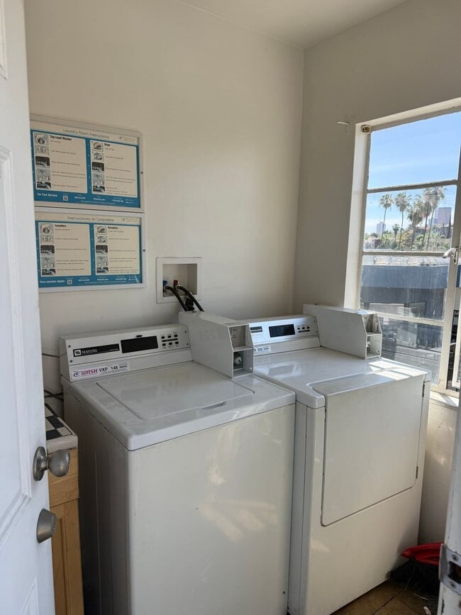 Building Photo - 1313 Douglas St