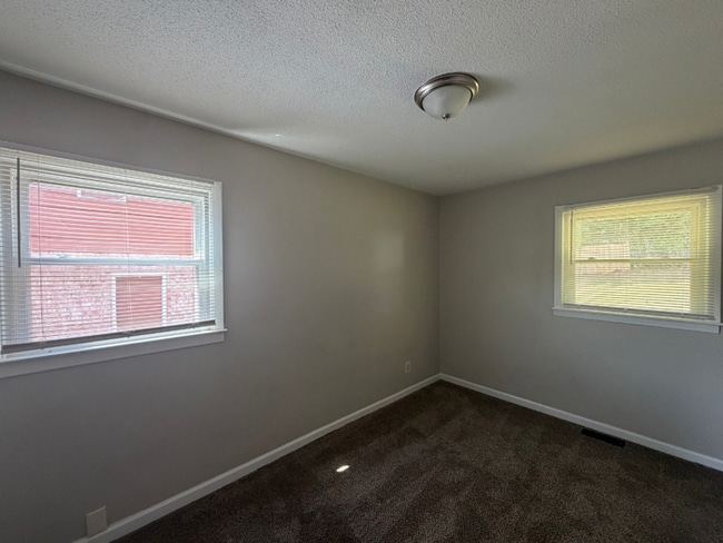 Building Photo - 3BR/2BA Huntsville Rental with 1-Car Garage, Hardwood Flooring & Fenced Yard