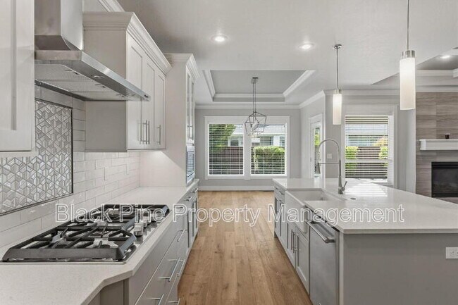 Building Photo - 3761 W Renhold Dr
