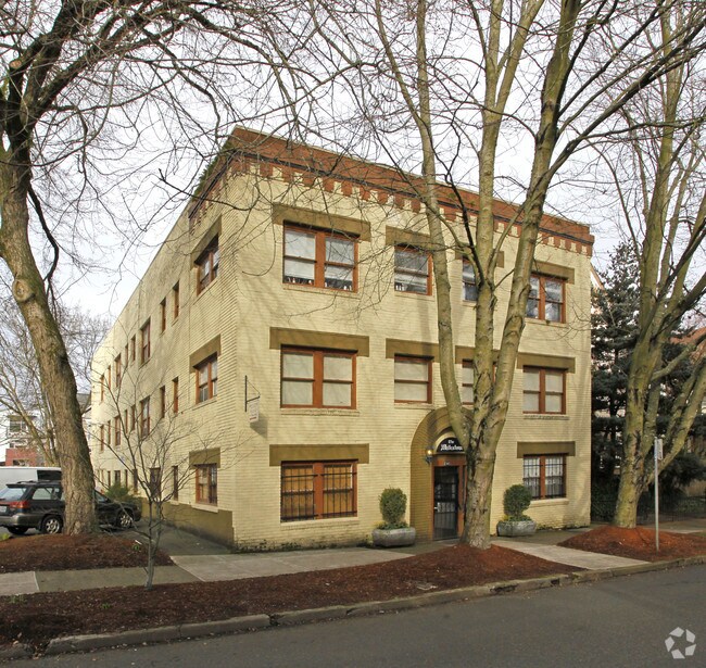 Primary Photo - The Whitestone