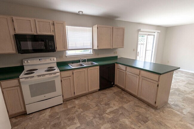 Building Photo - 214 Nikki Way