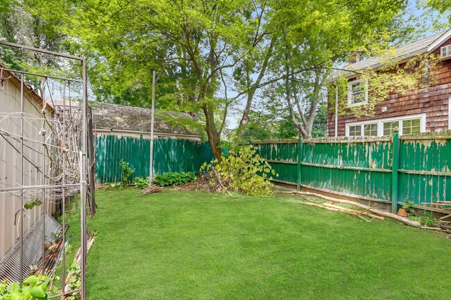 Building Photo - 31 Chestnut St