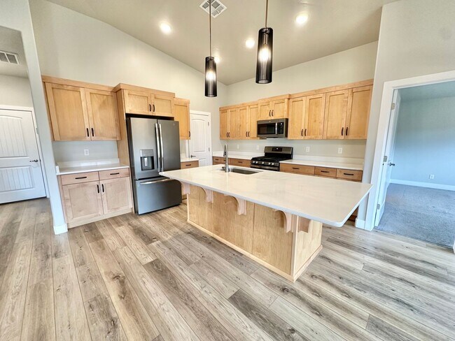 Building Photo - Beautiful Red Waters Home