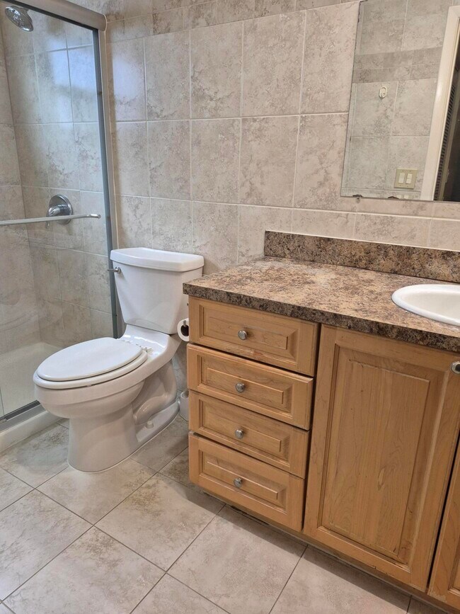 Building Photo - 4470 Lucerne Villas Ln