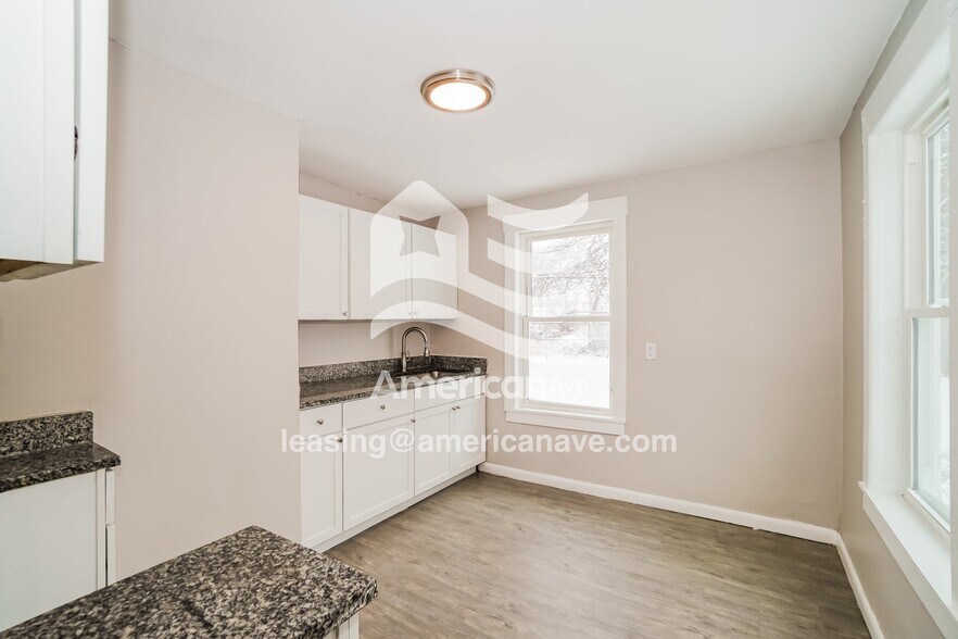 Building Photo - 2459 Lexington Ave