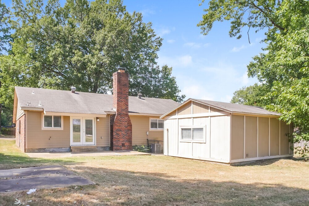Building Photo - 732 Charter Oak Dr