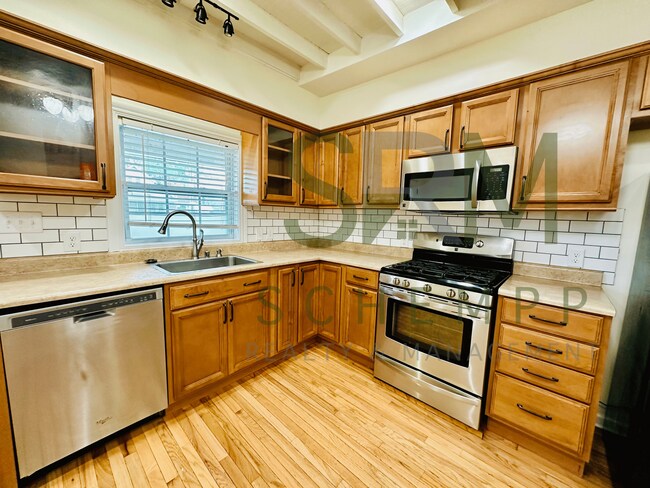 Building Photo - Modern 2BR off Eastern Parkway now available!